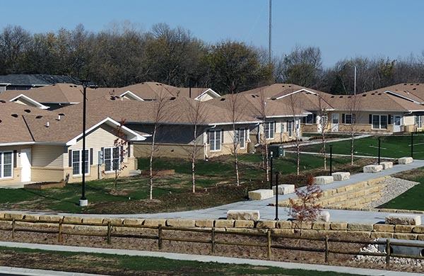 With residents’ utility bills in mind, the Echo Ridge development team installed a high-effi ciency ground-source heat pump system to help heat and cool the duplexes in a cost-effective manner.