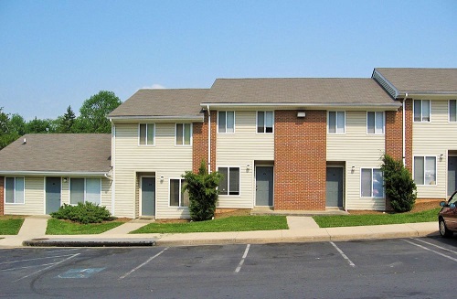 Willow View Townhomes features 110 residences plus a range of community facilities designed for families, including bike racks, three playgrounds, laundry facilities, and landscaped grounds.