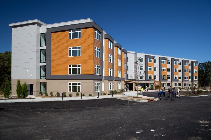 The Gordon H. Mansfield Veterans Community sets a new standard for veterans housing. The four-story apartment building provides housing for residents at different income levels and has been built to comply with Energy Star Multifamily New Construction standards, including Zero Energy Ready Homes certification, resulting in healthy indoor air quality and low-carbon intensity. Project features contributing to its environmental sustainability include Energy Star windows and appliances, continuous exterior insulation, LED lighting, and low-flow fixtures.
