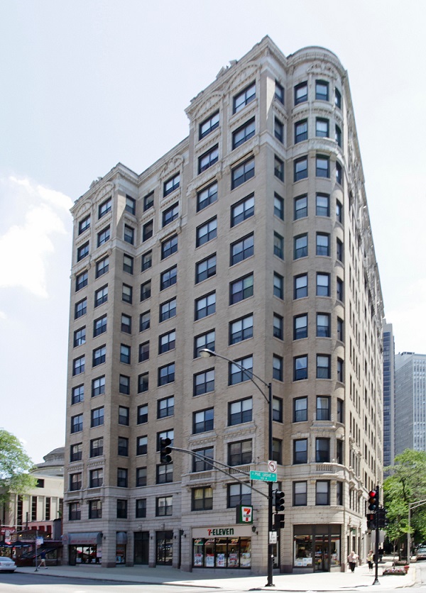 The 145-unit Commonwealth Apartments in Chicago will undergo renovations after its acquisition by Standard Communities.