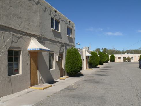 Luna Lodge is listed on the National Register of Historic Places and is considered one of the best examples of largely unaltered tourist motor courts from its era.