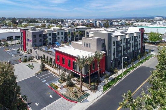 Parc Derian is located in the heart of the Irvine Business Complex, a 4,000-acre commercial, industrial, and residential district with companies that employ more the 90,000 people.