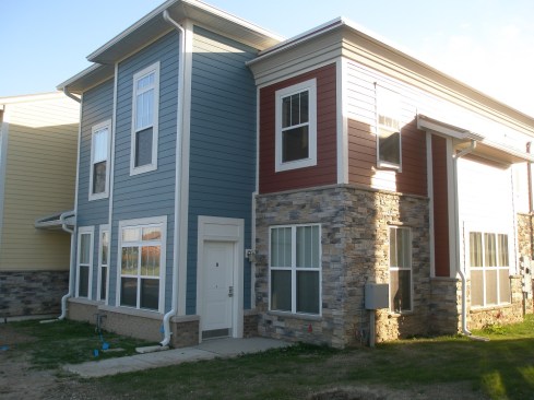 Collingwood Green Phase II helps replace one of the oldest public housing sites in the nation in Toledo, Ohio. The 68-unit community is developed by the Lucas Metropolitan Housing Authority.