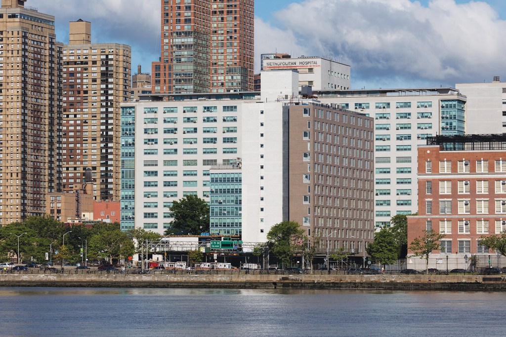 Located in Manhattan overlooking the East River, Draper Hall blends old and new structures to create an 100% affordable housing development with access to services and open space. Residents will begin moving into the project, which was developed by SKA Marin and designed by Dattner Architects, in October.