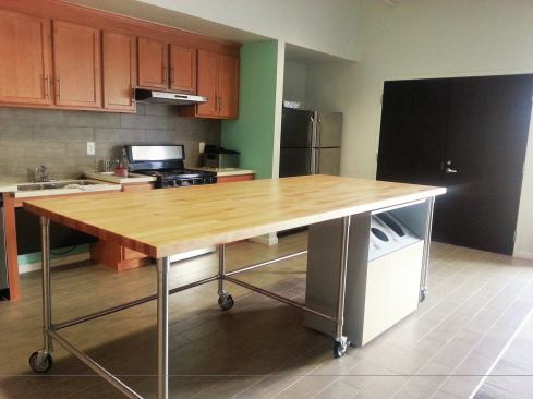 Services provided by the volunteers included community dinners, working in the food pantry, a canvas painting class, a budgeting class, a bible study, and a computer skills class.