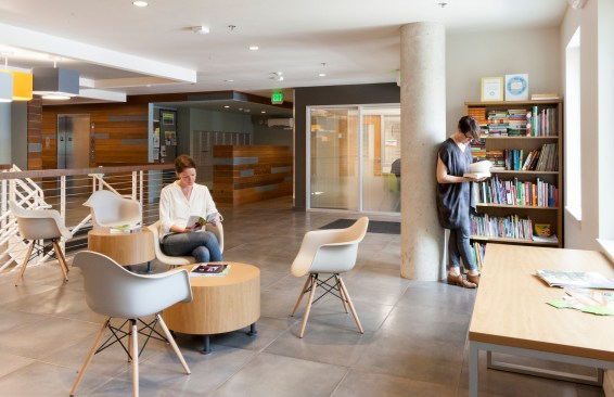 The Seattle Housing Authority has a lending library program to help promote reading and learning. The design team initiated a book drive, gathering over 250 gently used and new children’s books, reference texts, bilingual books, educational books, and novels to help fill the shelves of the Raven Terrace lobby bookshelf. 