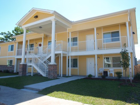 After failed attempts by other developers to renovate the
property, Community Develoment, Inc., in collaboration with 4321 Associates, has completely redeveloped
a troubled 40-year-old property in Baton Rouge, La.