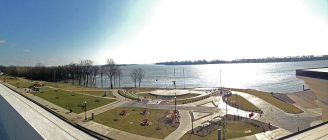 Before The Landing was built, two large grain silos obstructed the view of the Ohio River. Today, residents can enjoy sweeping views of the riverfront from the rooftop terrace.