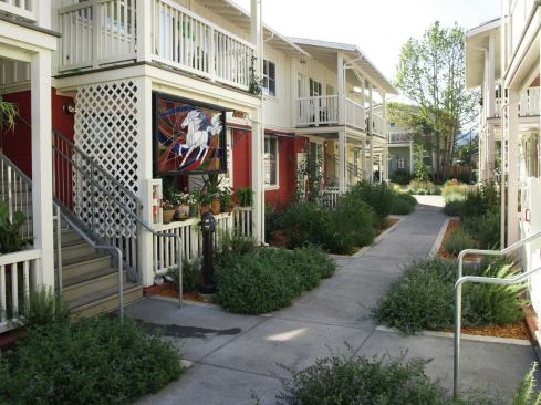 The developer has partnered with La Luz Center, a local provider of social services in Sonoma. La Luz Center provides services and classes as well as a special outreach program to local vineyard workers.